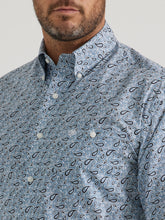Wrangler Men's Blue/White Paisley Print Classic Button-Down Shirt