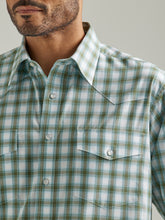 Wrangler Wrinkle Resist Green/White/Blue Plaid Western Snap Shirt for Men