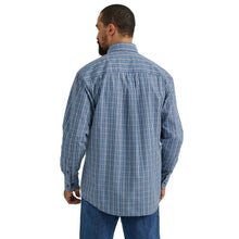 Wrangler Men's Blue/White Plaid Classic Button-Down Shirt