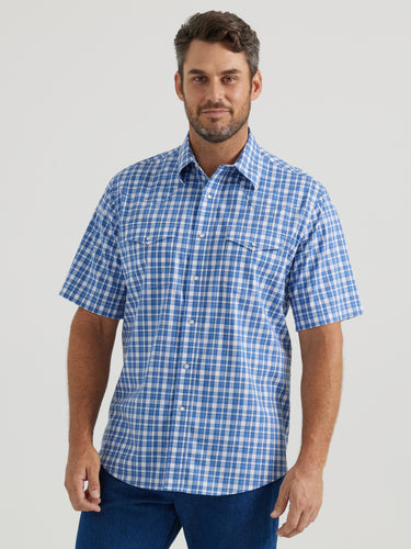 Pard's Western Shop Wrangler Men's Blue & White Plaid Wrinkle Resist Short Sleeve Snap Western Shirt