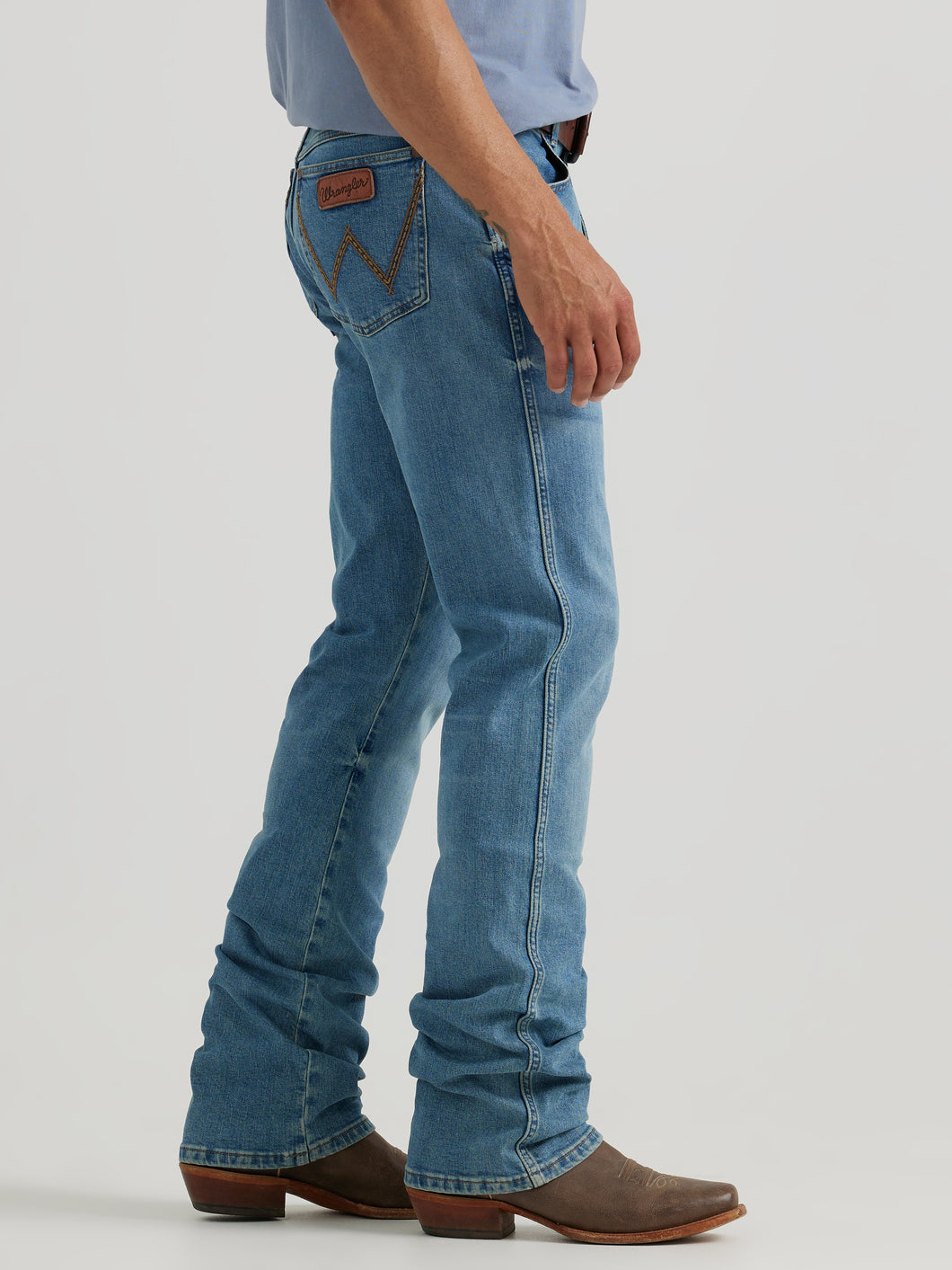 Men's Wrangler Retro Slim Fit Bootcut Jean in Light Stonewash Flintloc –  Pard's Western Shop Inc.