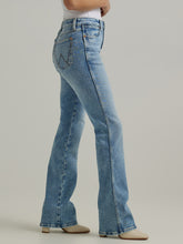 Pard's Western Shop Women's Wrangler Retro High Rise Boot Cut Faeleen Light Stonewash Jeans