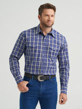 Pard's Western Shop Wrangler Men's Blue/White Plaid Wrinkle Resist Snap Western Shirt