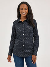 Pard's Western shop Wrangler Women's Black/White Horseshoe Print Snap Western Blouse