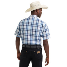 Wrangler Men's Blue/White Plaid Wrinkle Resist Short Sleeve Western Snap Shirt