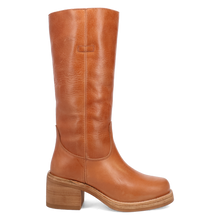 Dingo Women's Tan Vegabond Round Toe Boots