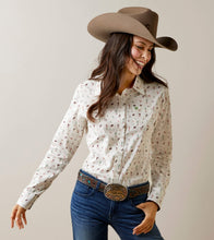 Pard's Western Shop Ariat Women's Wrinkle Resist Stretch Santa Fe Print Kirby Button-Down Blouse