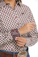 Women's Cinch Cream/Dark Red Geometric Print Button-Down Blouse