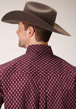 Roper Apparel Men's Wine Diamond Print Button-Down Shirt