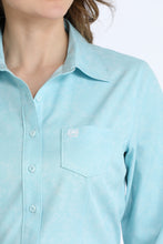 Cinch Women's Light Blue Tonal Floral Print Arenaflex Button-Down Blouse