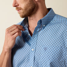 Ariat Men's Cash Blue Print Wrinkle Free Classic Fit Short Sleeve Button-Down Shirt