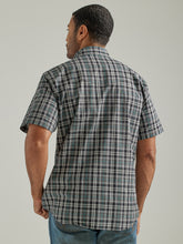 Wrangler Men's Wrinkle Resist Black/White Plaid Short Sleeve Snap Western Shirt