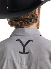 Wrangler x Yellowstone Men's Grey Chambray Western Snap Shirt
